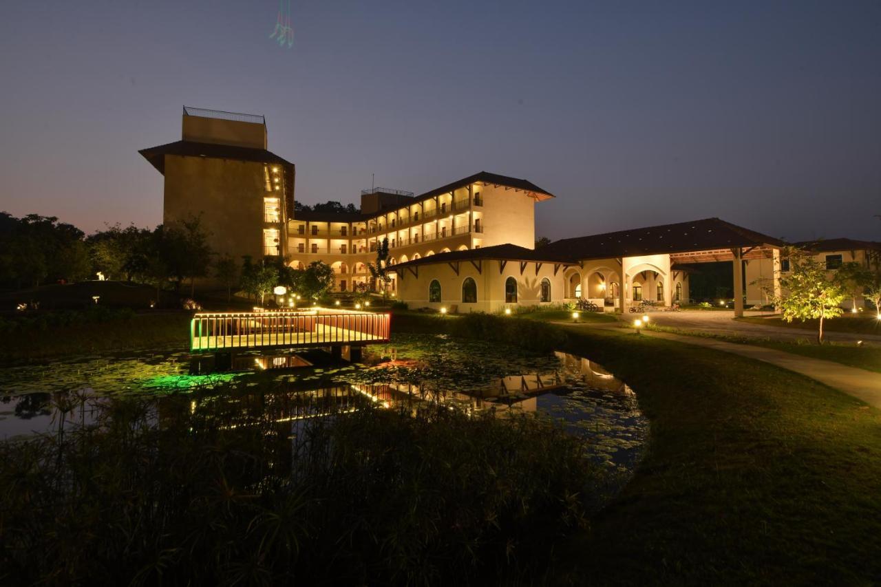 Bhanu The Fern Forest Resort & Spa, Jambughoda エクステリア 写真