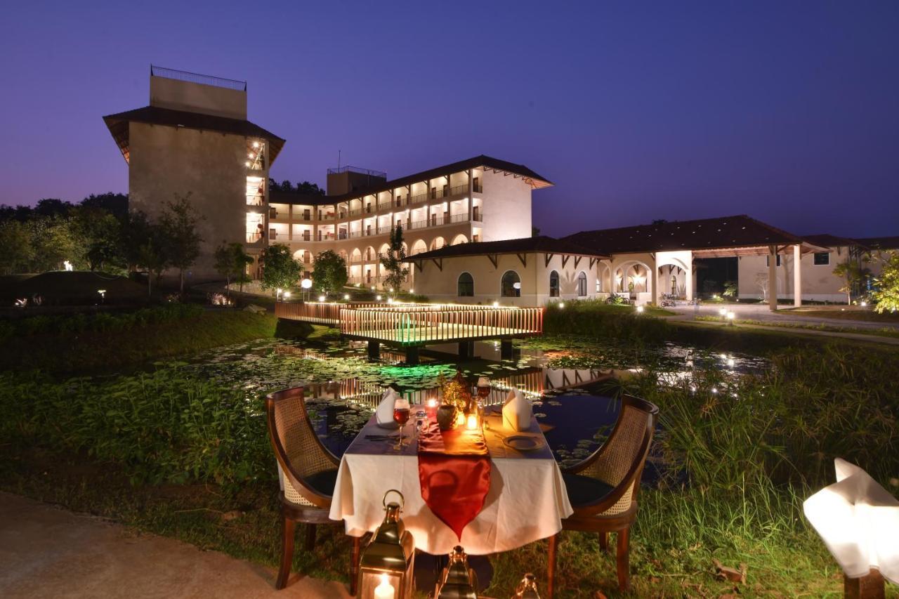 Bhanu The Fern Forest Resort & Spa, Jambughoda エクステリア 写真