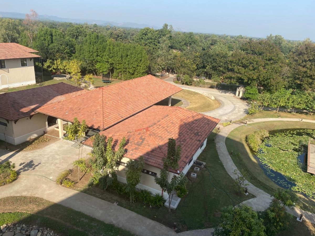 Bhanu The Fern Forest Resort & Spa, Jambughoda エクステリア 写真