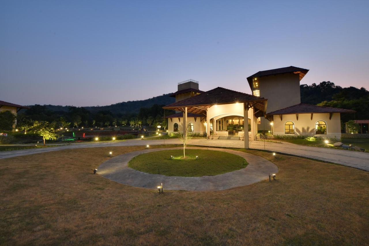 Bhanu The Fern Forest Resort & Spa, Jambughoda エクステリア 写真