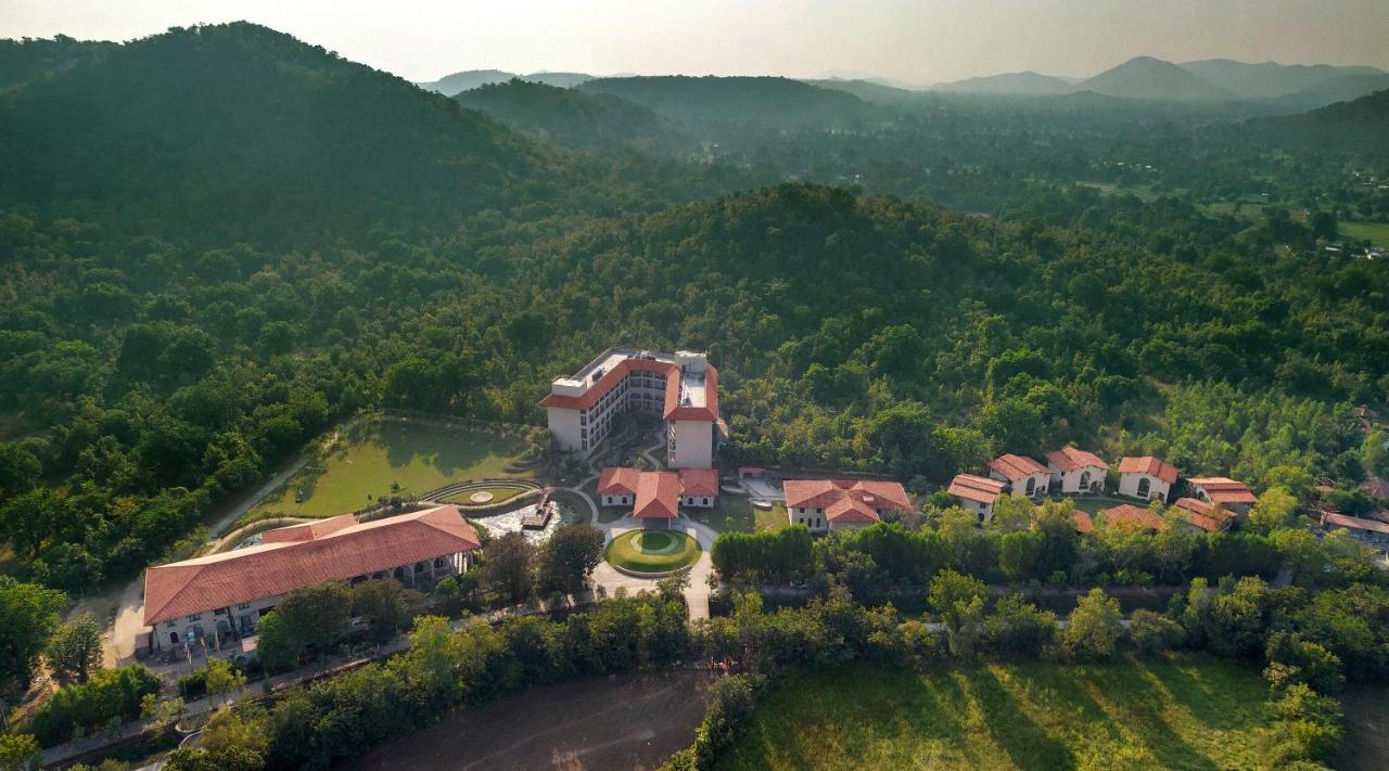 Bhanu The Fern Forest Resort & Spa, Jambughoda エクステリア 写真