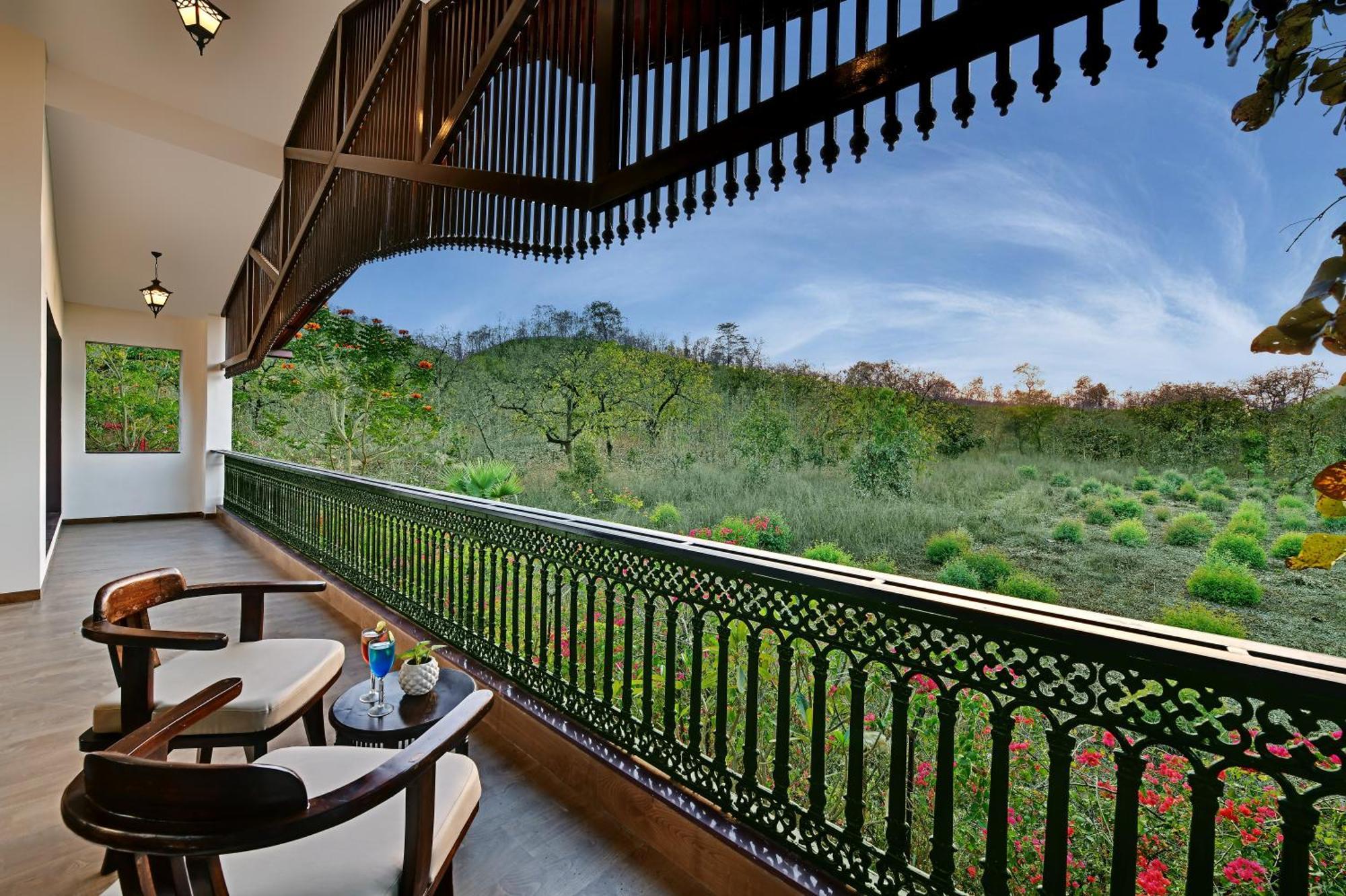 Bhanu The Fern Forest Resort & Spa, Jambughoda エクステリア 写真